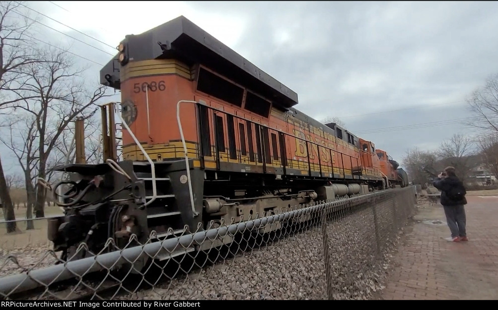 BNSF 5686